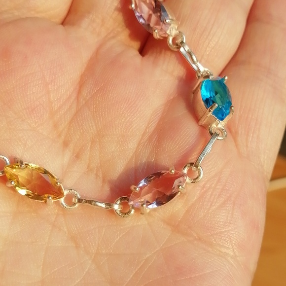 Gorgeous delicate colours adjustable bracelet - Picture 3 of 4